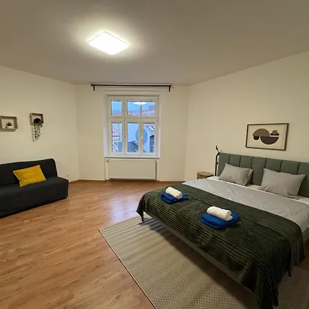 Lovely In Centre Of アパート ブラチスラヴァ